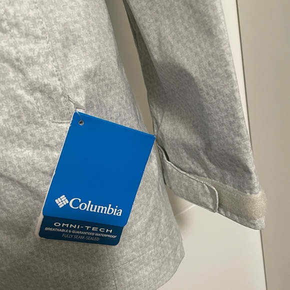 Columbia Women’s Rain Coat - Picture 3 of 8